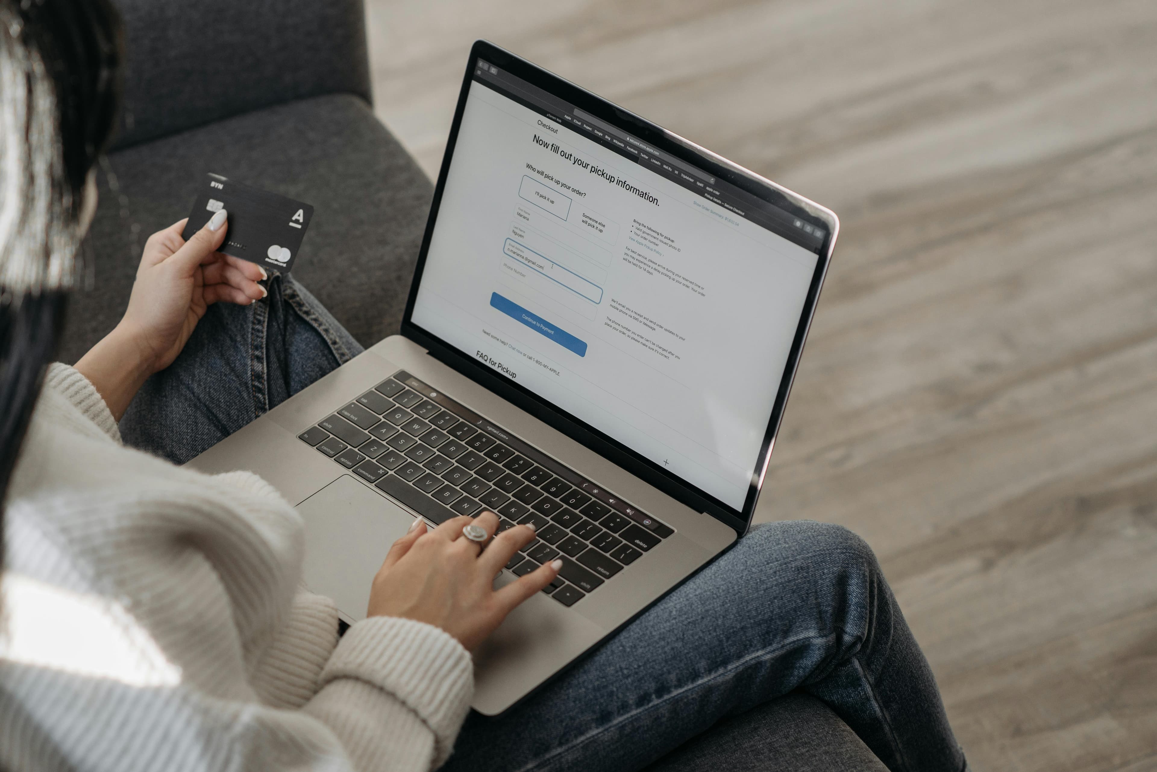 Cover Image for How to Create Recurring Invoices and Get Paid on Autopilot
